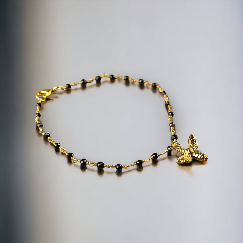 Gold Hummel Armband mit Onyx - Edelsteinarmband mit zierlichem Bienen Anhänger  - Retarm-46