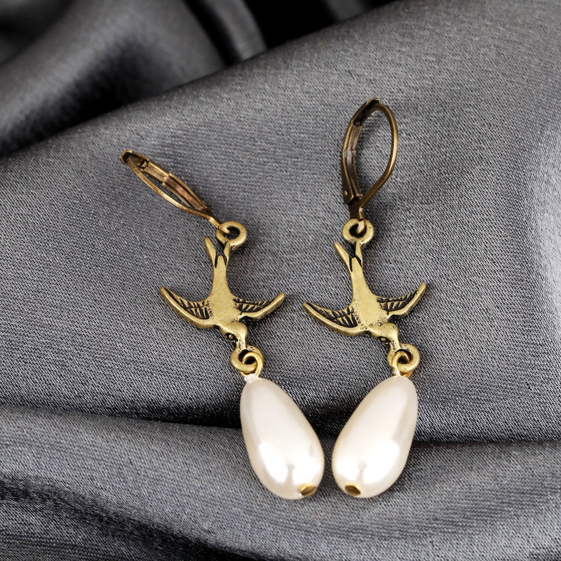 Flight Swallows Drop Pearl Earrings - Nostalgic Retro Jewelry - Vinohr-63