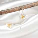 Butterblume Bicolor Ohrringe - 925 Sterling Silber Matt Verspielte 3D Elegante Blumen Ohrhänger  - OHR925-59