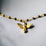 Guld Bumblebee Armband med Onyx - Ädelstenarmband med Petite Bees Pendant - Retarm 46