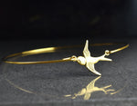 Swallow Flight Gold Bangle-guldpläterad fågel svälja frihet omlokalisering långväga resor Globetrotter lekfulla smycken-RETARM-50