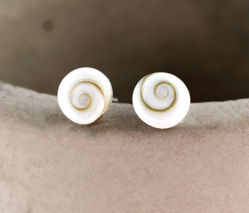 Boucles d'oreilles mini-goujons de Shiva Eyes - 925 Sterling Sterling Minimaliste Shell Bijoux Maritime - Ear 925-77